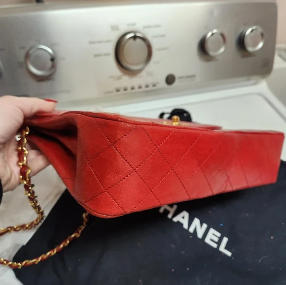 Authentic Chanel Red quilted Diana shoulder handbag - Picture 17 of 17
